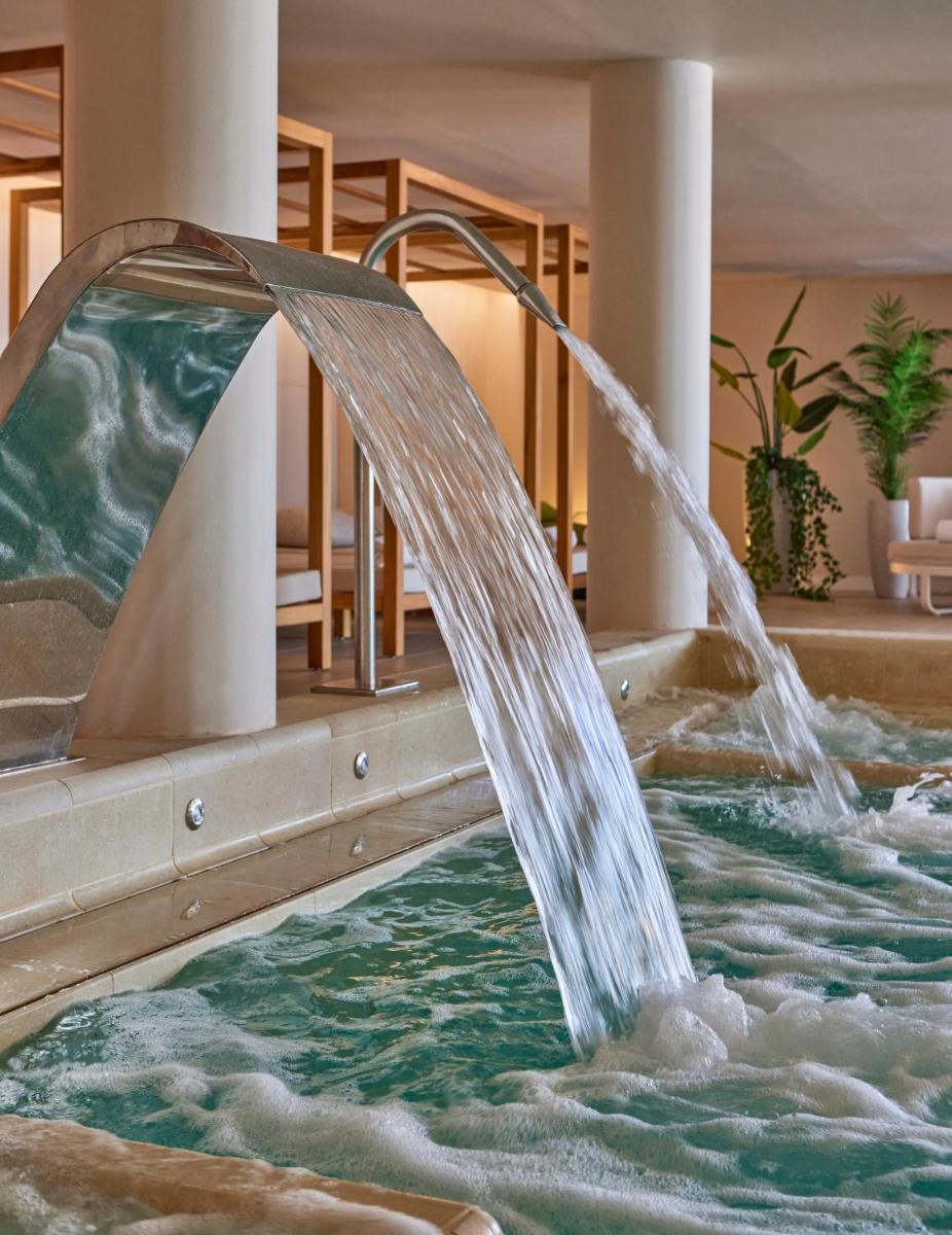 Piscina en o cerca de Universal Grand León & Spa