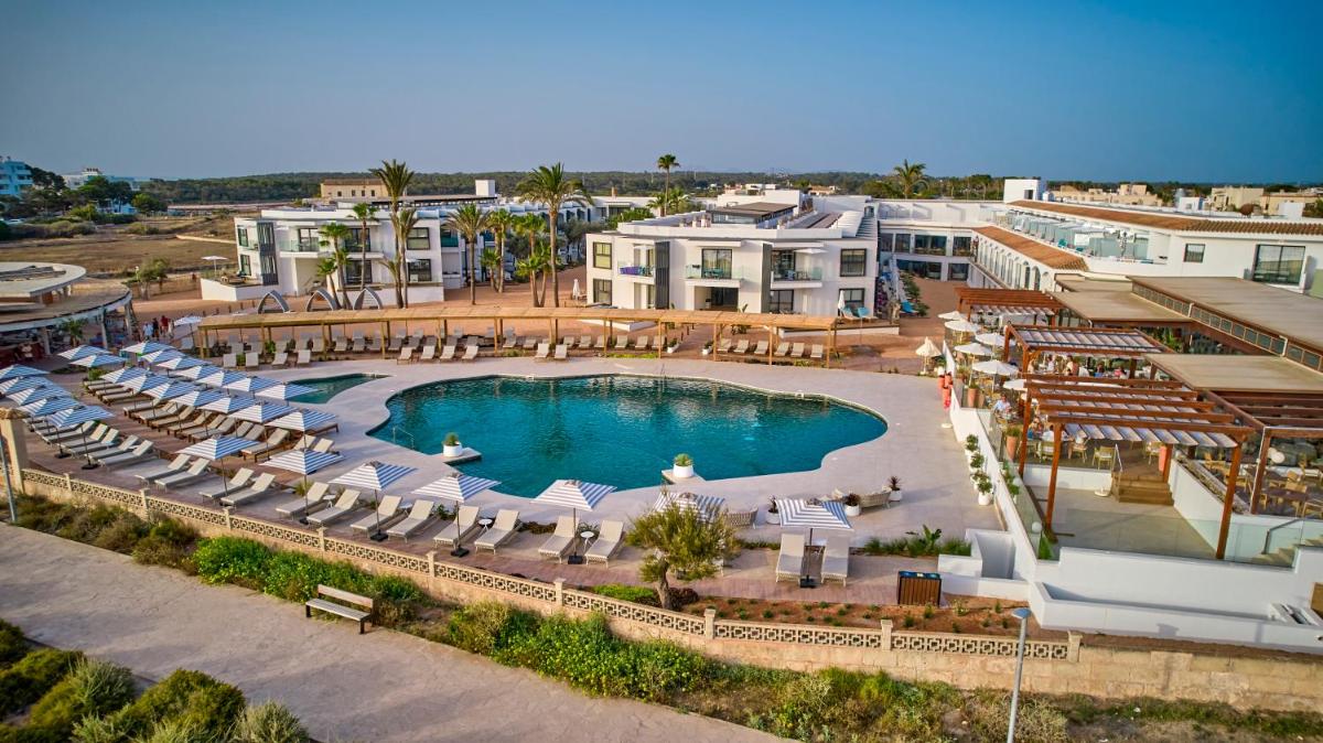 Piscina en o cerca de Universal Grand León & Spa