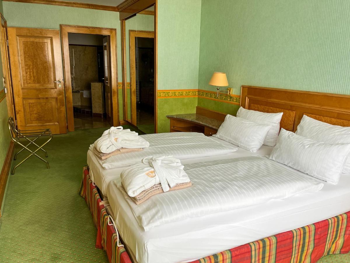 Ein Bett oder Betten in einem Zimmer der Unterkunft Hotel Strandperle