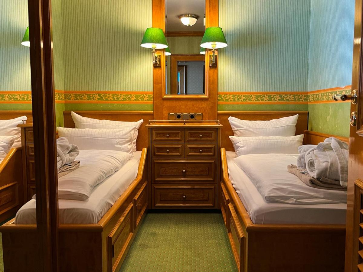 Ein Bett oder Betten in einem Zimmer der Unterkunft Hotel Strandperle