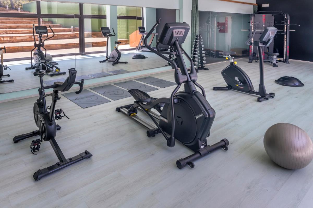 Gimnasio o instalaciones de fitness de Hotel & Resort Vilar Rural d'Arnes by Serhs Hotels