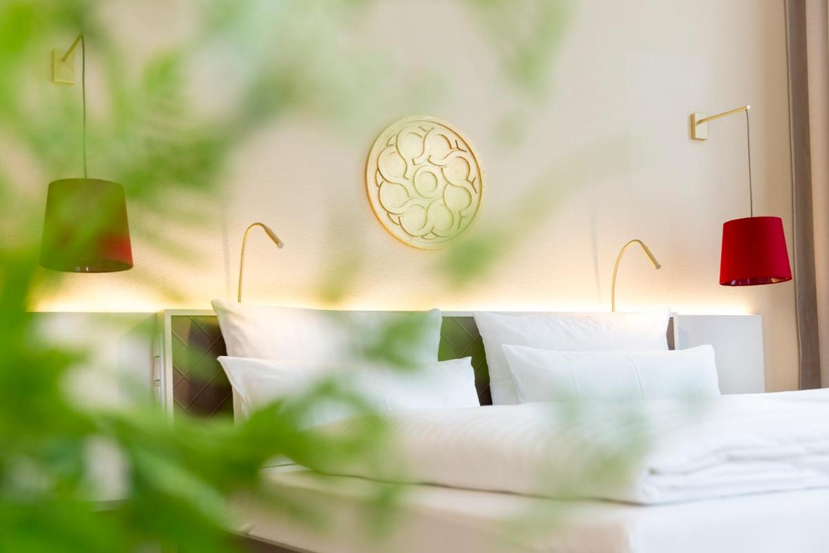 EMICH´S Hotel - Housity