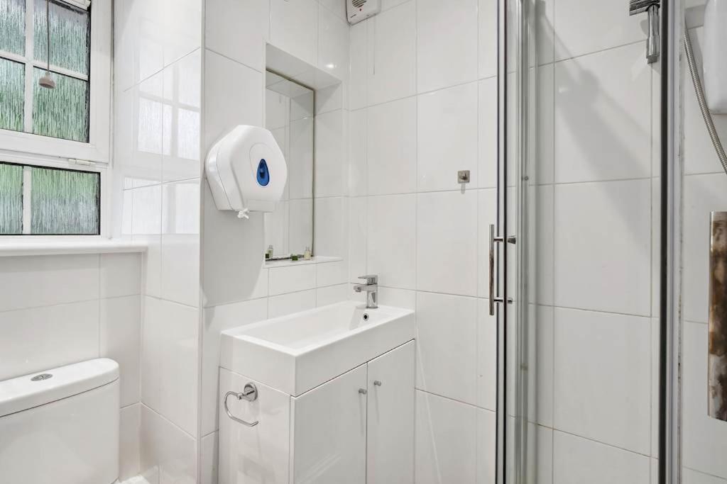 APlaceToStay Central London Apartment, Waterloo (UPT) - Housity