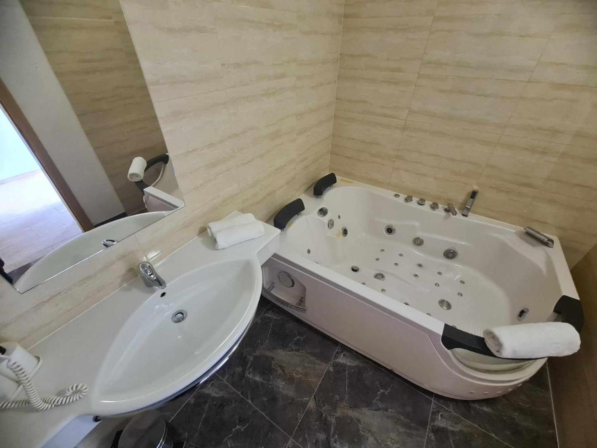 Hotel Lohovo - Housity