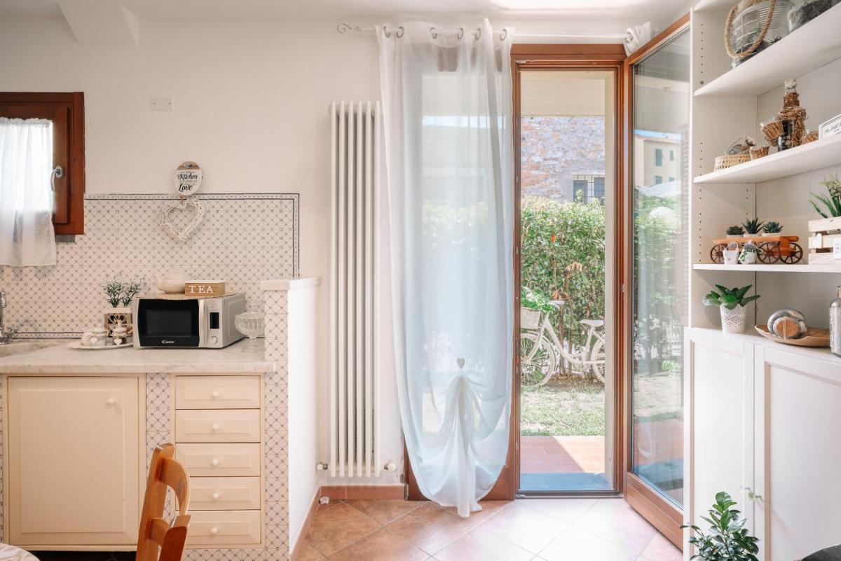 Ema's guest house - Housity