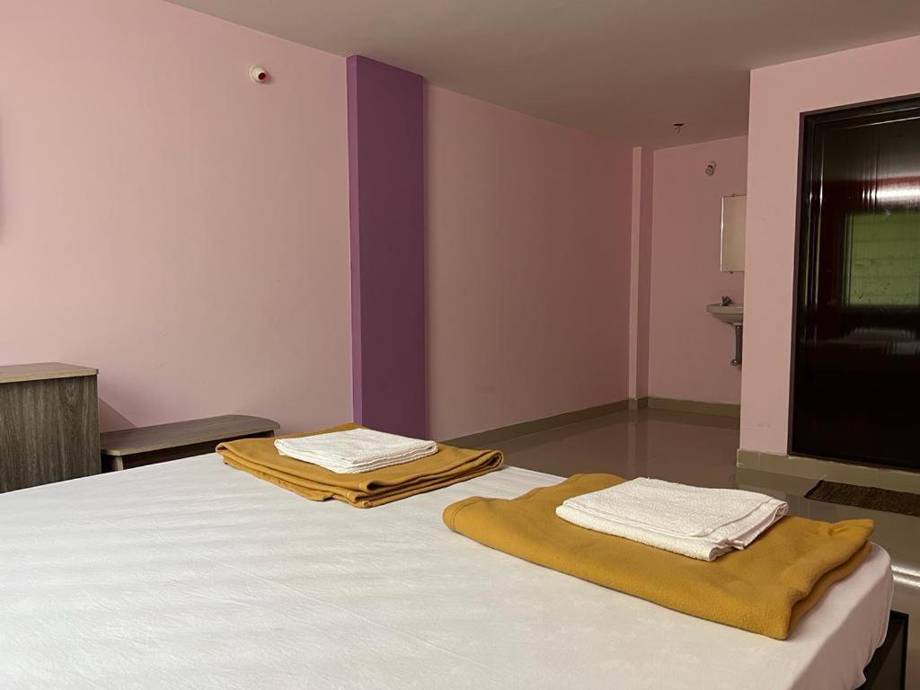 GARDEN RESORTS - ROOMS - Housity