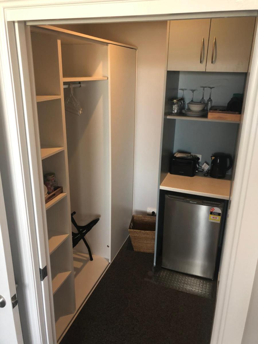 Number 10 -King bed with breakfast - Housity
