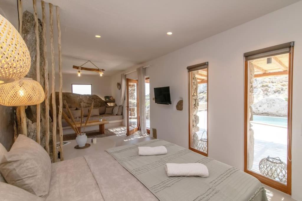 Lunar House l - Housity