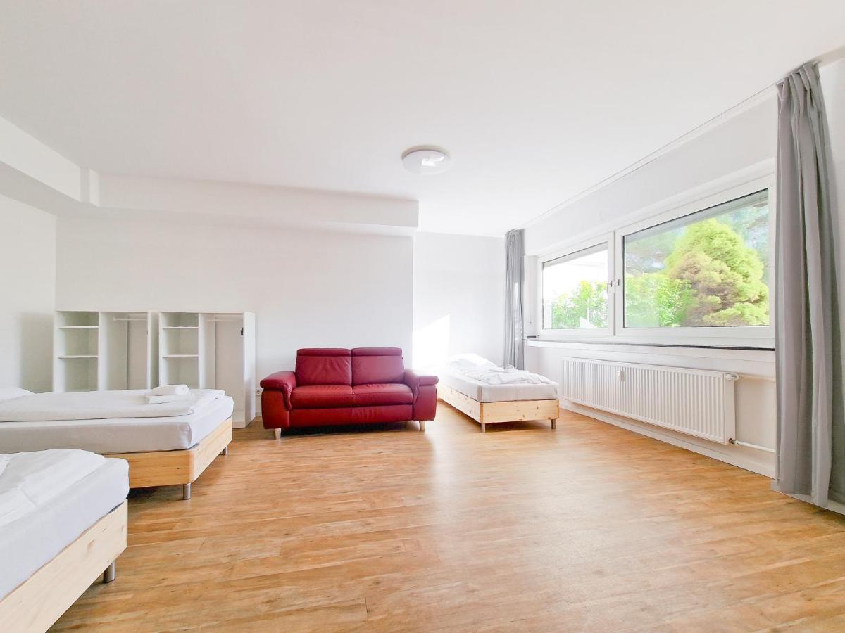RAJ Living - 1 or 3 Room Apartments with Balcony - 20 Min Messe DUS & Airport DUS - Housity