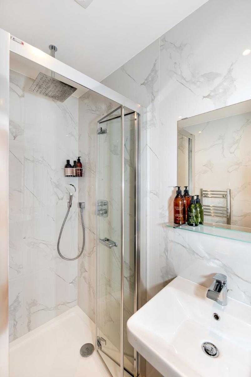 Suitetrails - 2-Bedroom Victorian Apartment in Kensington