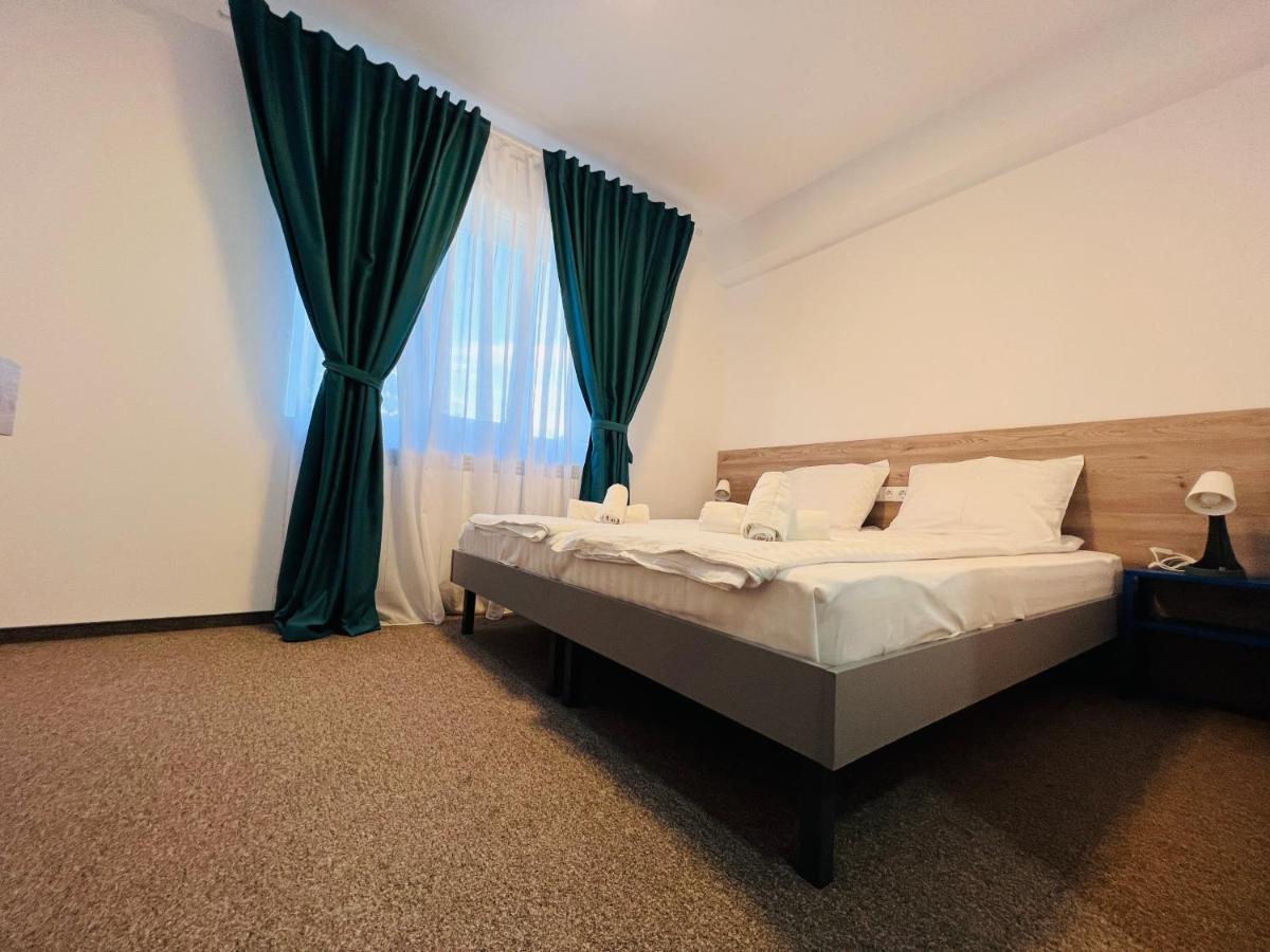Stef Rooms - Housity