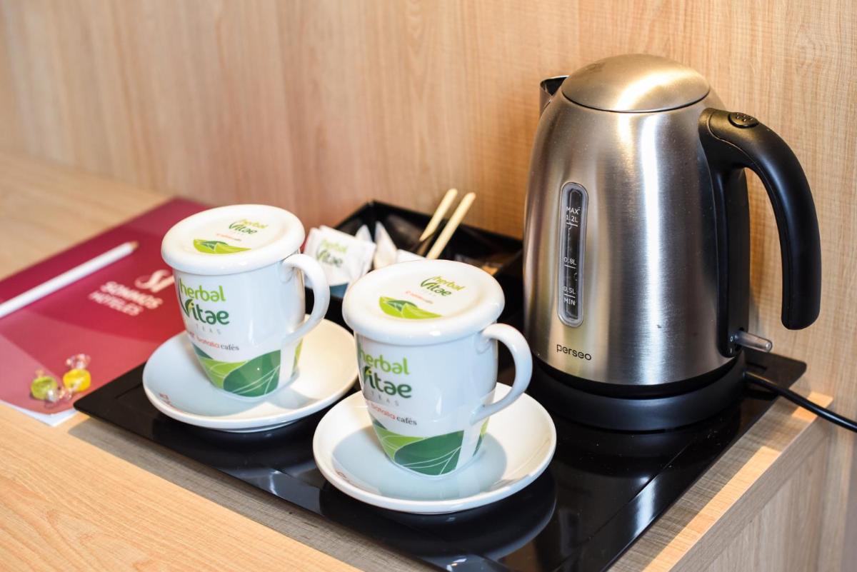 Utensilios para hacer té y café en SOMMOS Hotel Benasque Spa