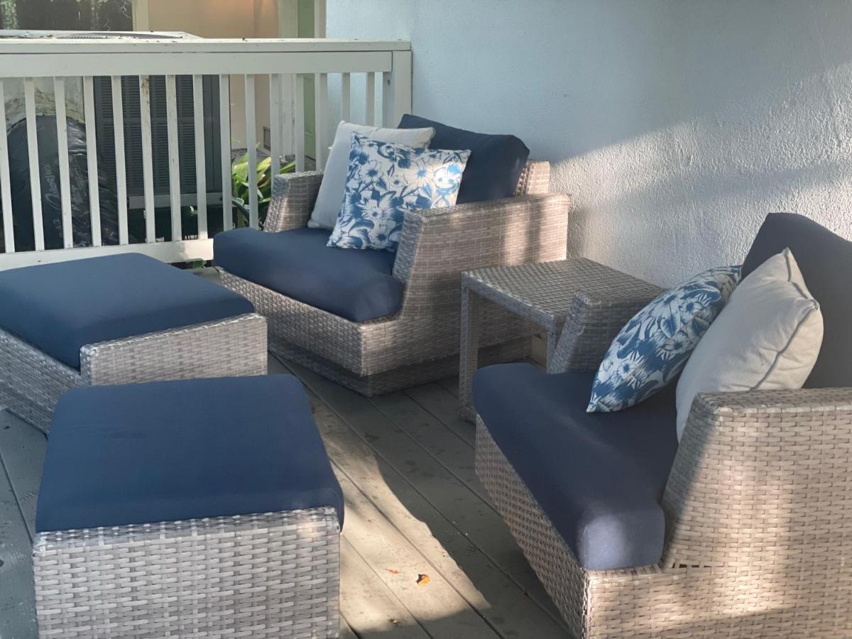 Spacious renovated 4br downtown home w firepit sleeps 8+ - Housity