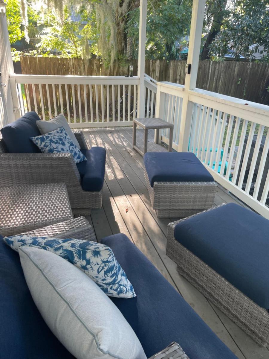 Spacious renovated 4br downtown home w firepit sleeps 8+ - Housity