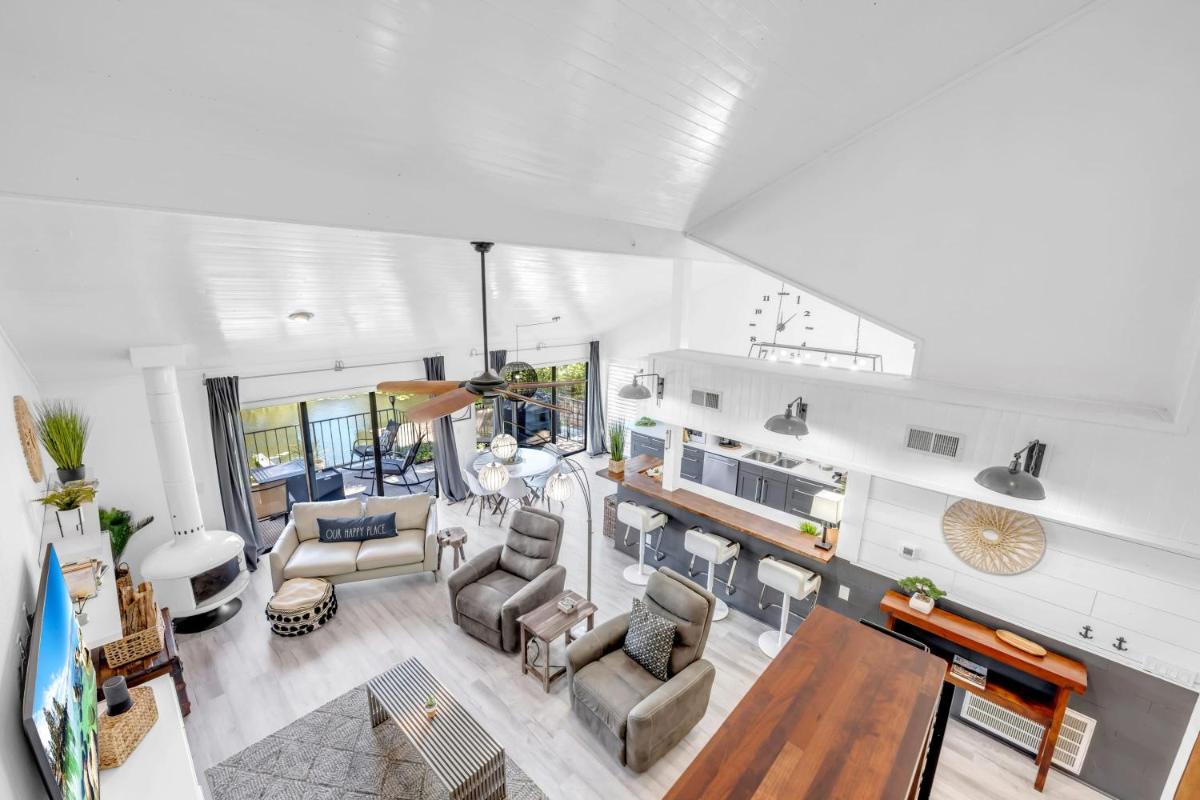 Chic Townhouse on Lake LBJ with Wet Boat Slip - Housity