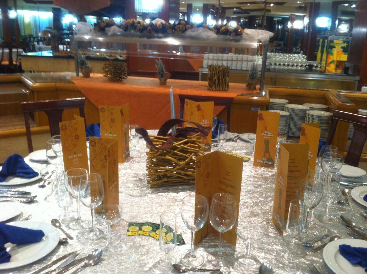 Un restaurante o sitio para comer en Don Angel & SPA & Padel- Adults Recommended