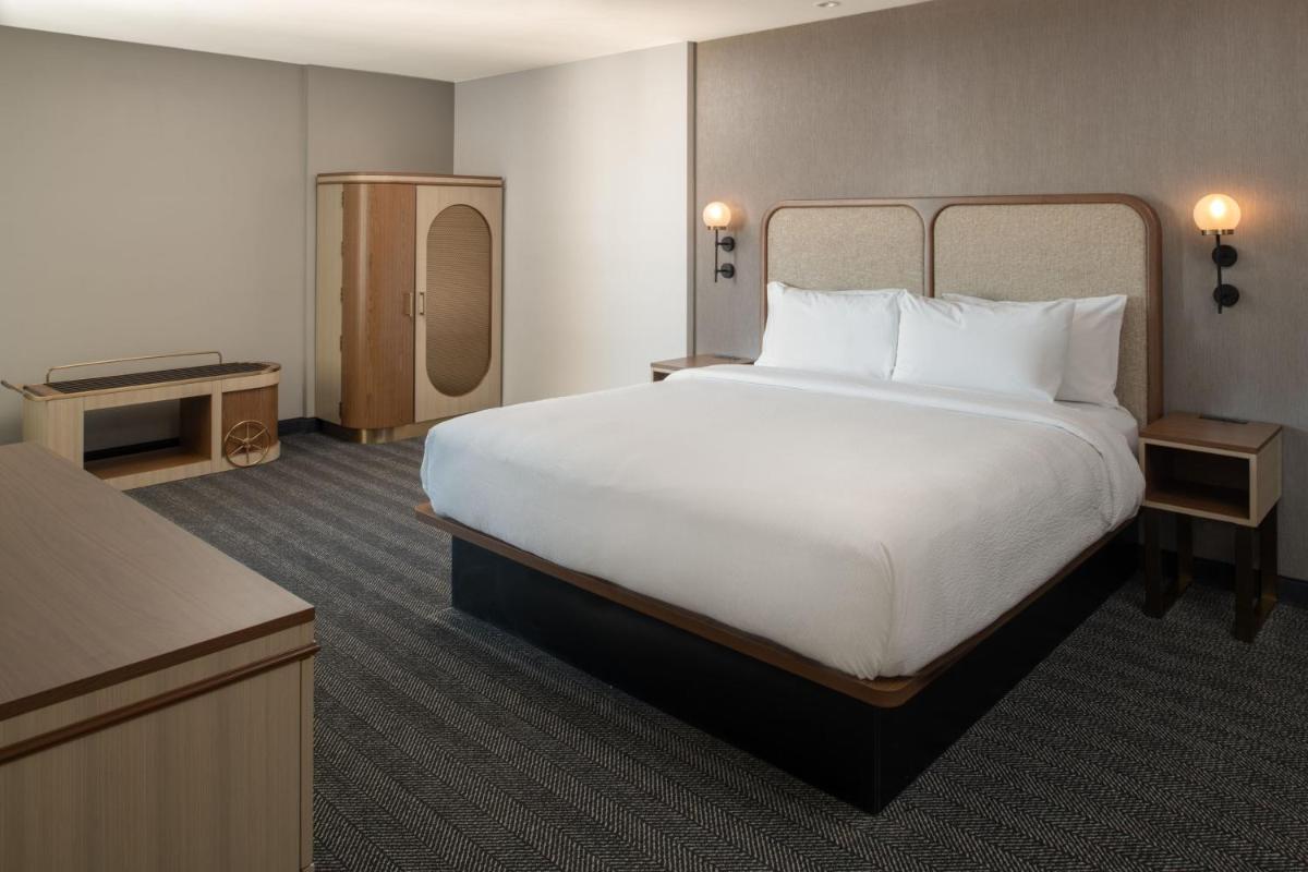 Courtyard by Marriott Santa Cruz - Housity