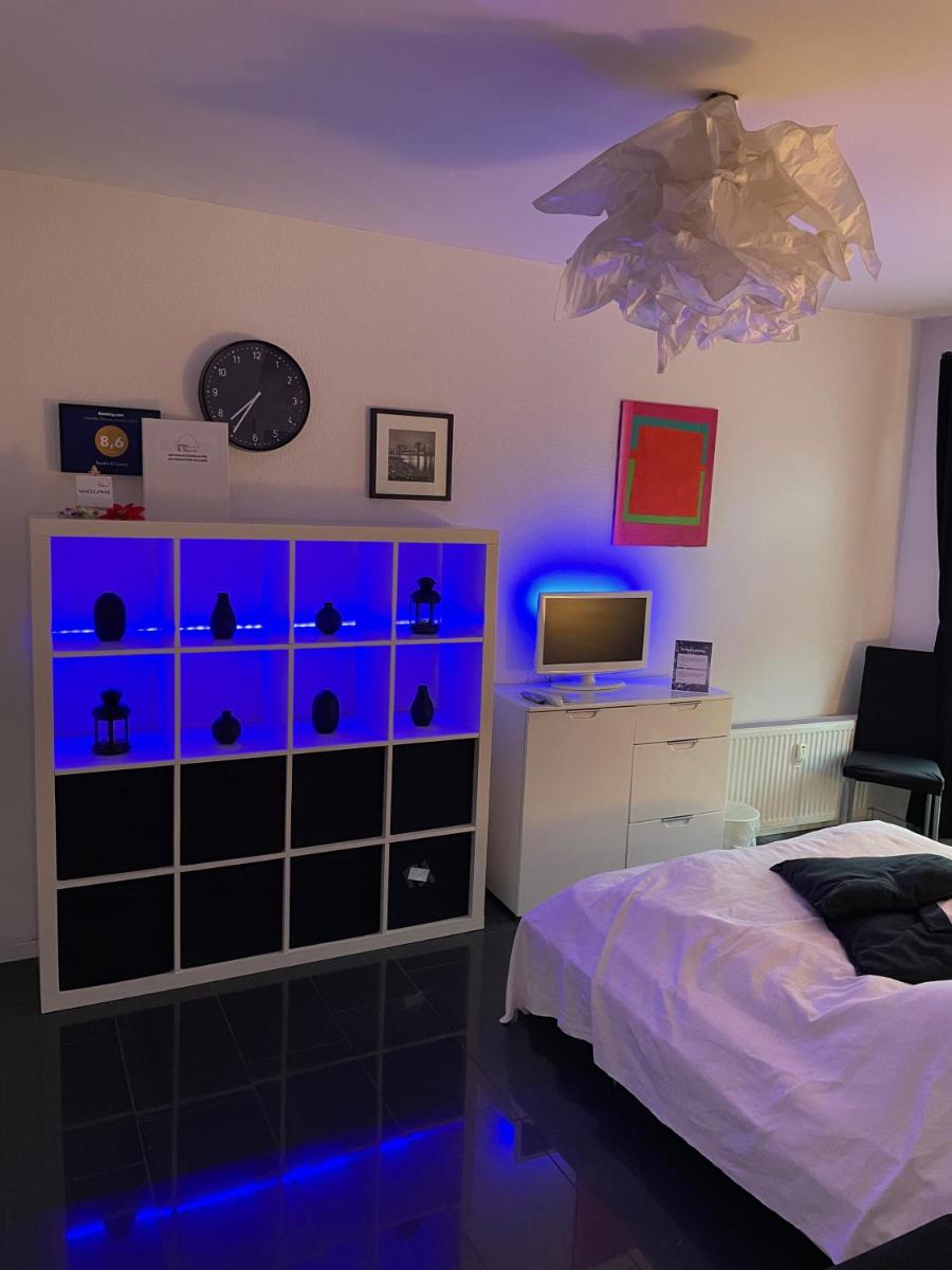 Studio El Guess - Housity
