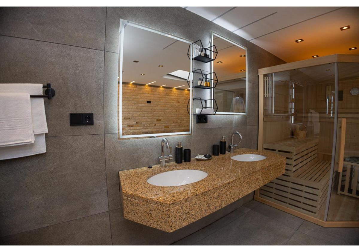 Suites Aix la Chapelle, Exclusive Apartments, Wellness and more, Aachen City - Housity