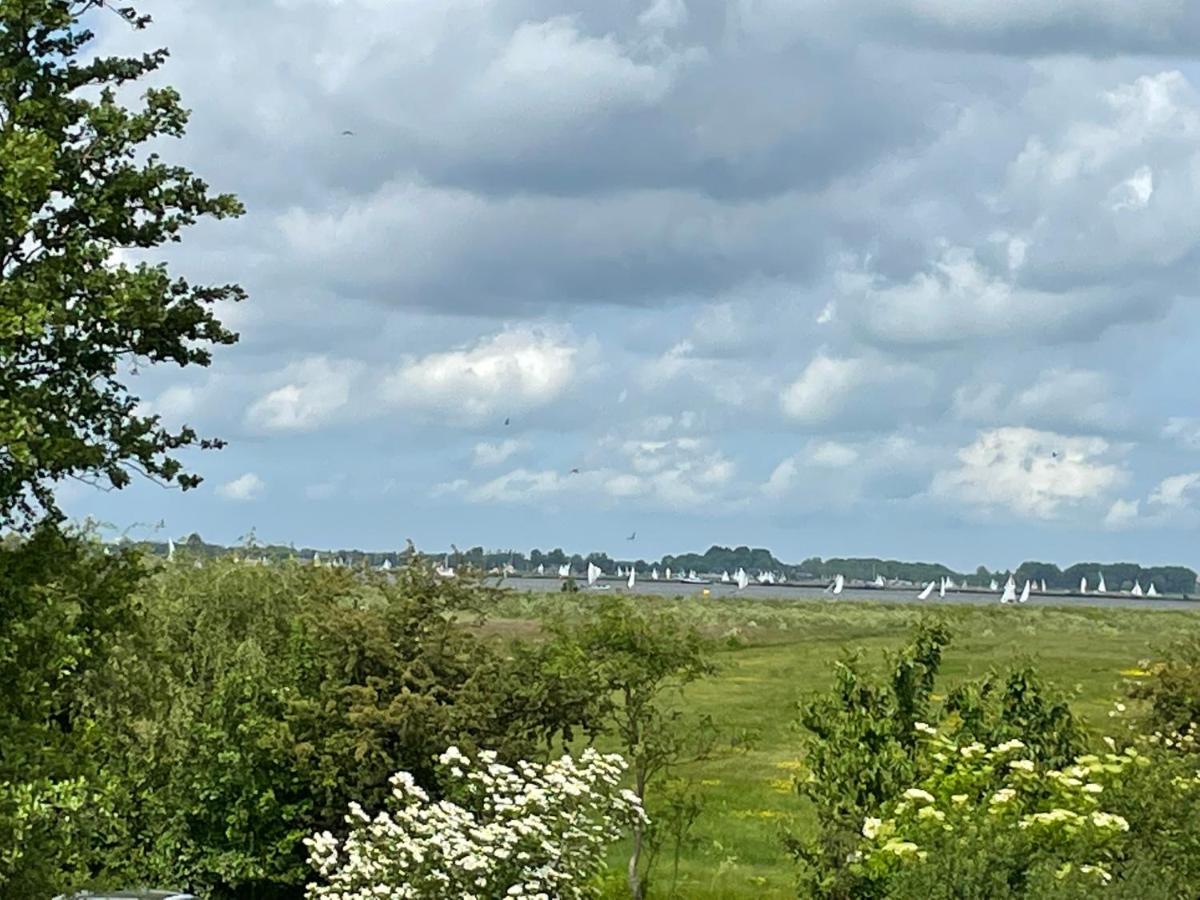 Vakantiewoning Sneekermeer, huur sloep of zeilboot mogelijk - Housity