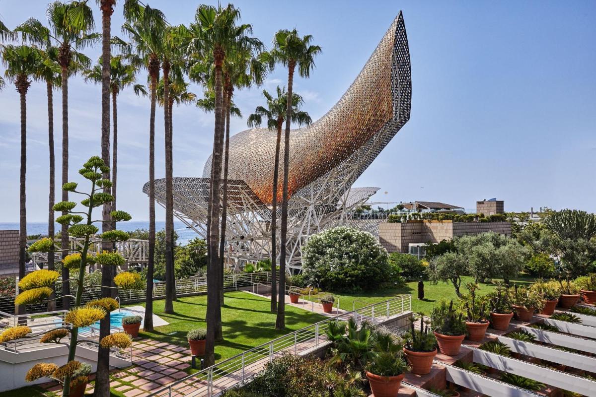 Jardín al aire libre en Hotel Arts Barcelona