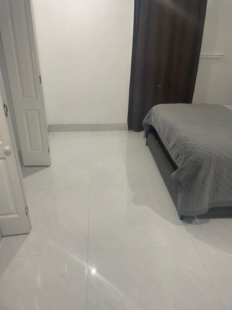bedroom with sharing bathroom - Housity