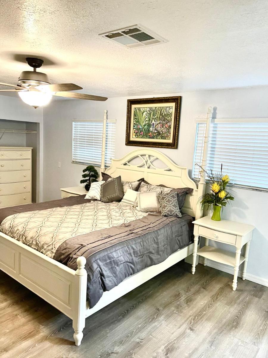 A Cozy Space Coast Retreat - Housity