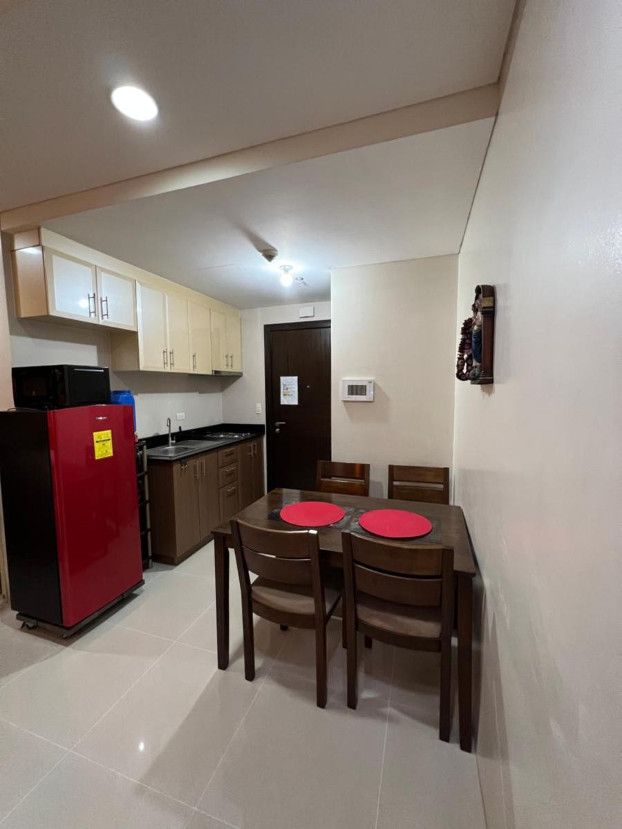 One Palmtree Villas Airport Condo - Housity