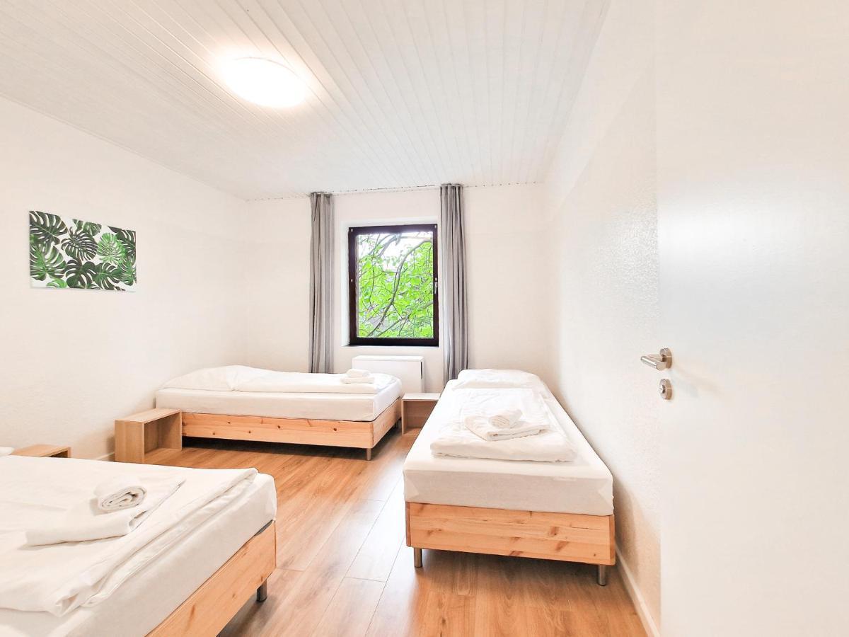 RAJ Living - 1 , 2 and 3 Room Monteur Apartments - Housity
