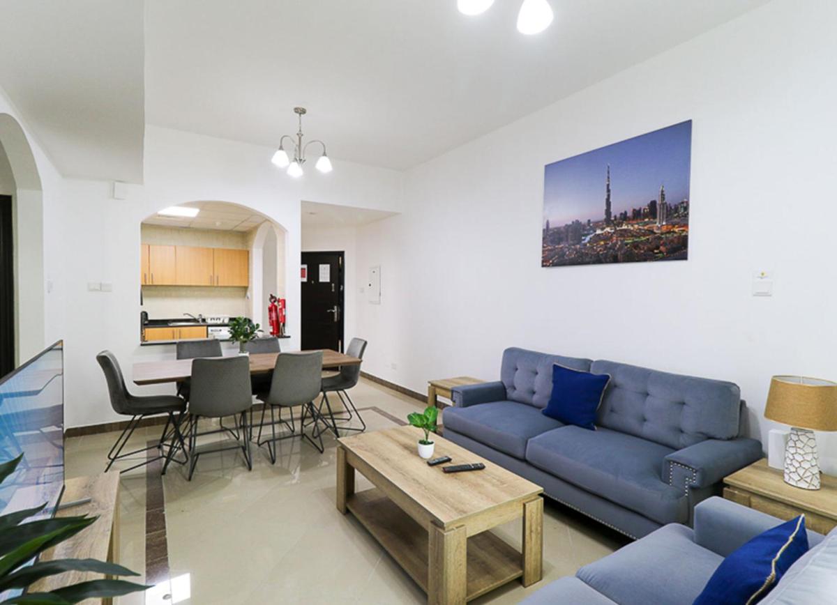 RH- Spacious 2BR, Steps Away from Mall of Emirates, Al Barsha - Housity