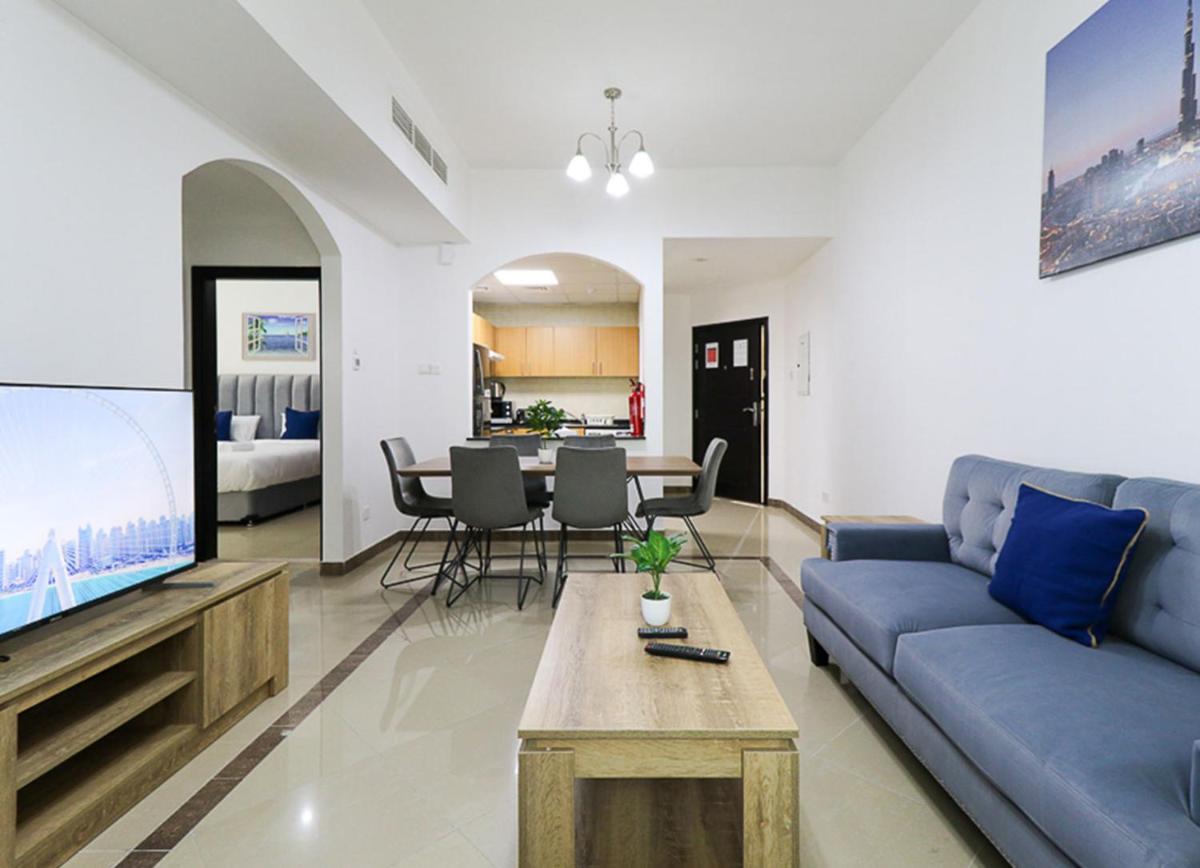 RH- Spacious 2BR, Steps Away from Mall of Emirates, Al Barsha - Housity