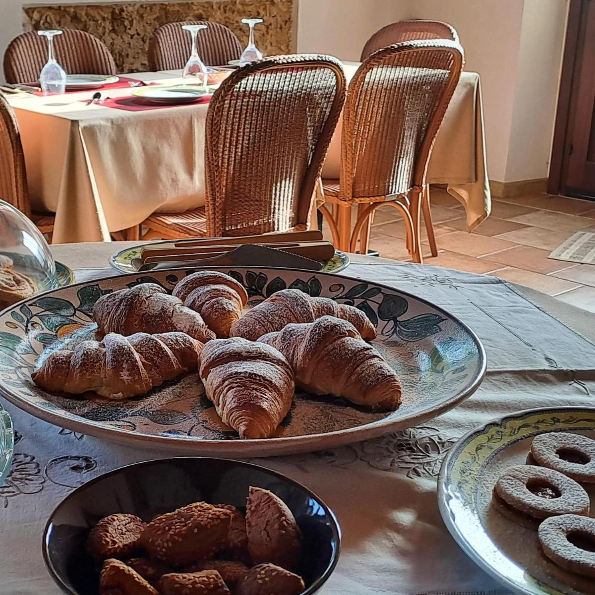 HOTEL Cala Buguto - Housity