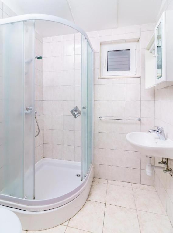 Lumbarda Apartment F2 - Housity