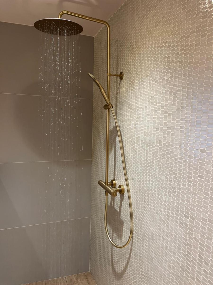 Salle de bains dans l'établissement Hotel Riva Beach