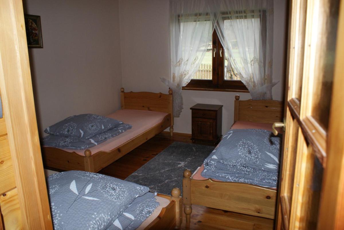 Dom pod dębami - Housity