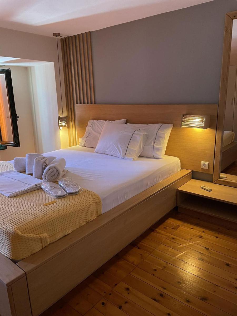 Cozy Residences in the center of Volissos Village - Lydia Lithos- - Housity