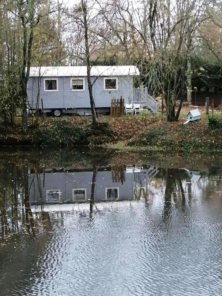 Le clos des augers, chambres d'hôtes et roulotte - Housity