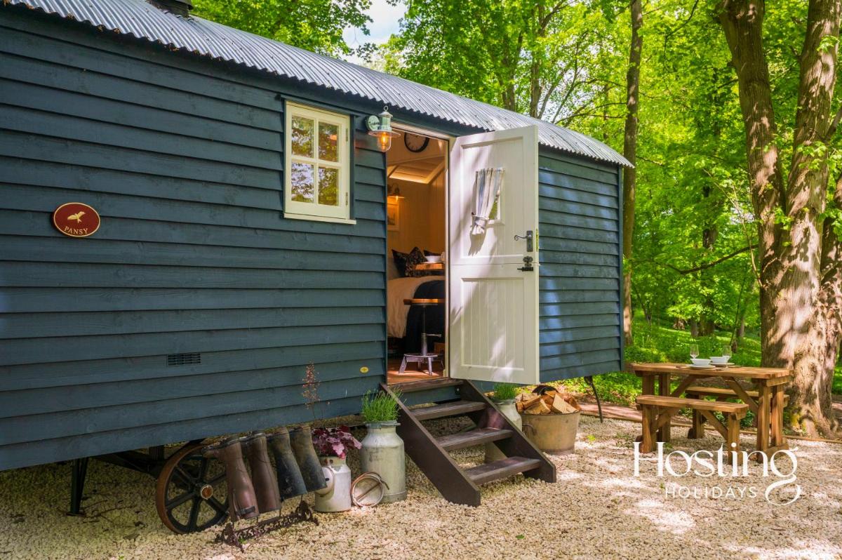 Red Kite Retreat - Pansy - Shepherds Hut 3 - Housity