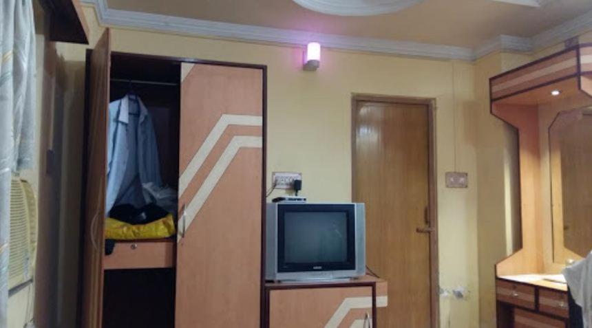 STAYMAKER Hotel Royal Harbour - Housity