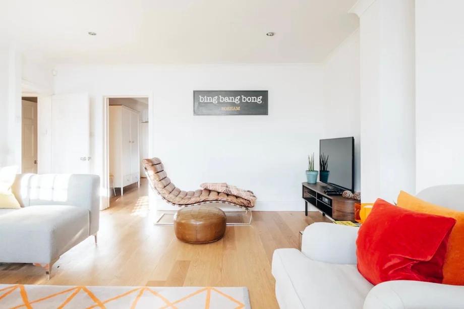 BRIGHTON BEACH APARTMENT Parking Free On-site EV - Housity