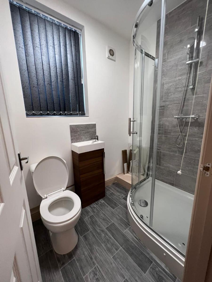 Beautiful 3 Bedroom 2 bathroom House close to City centre - Housity