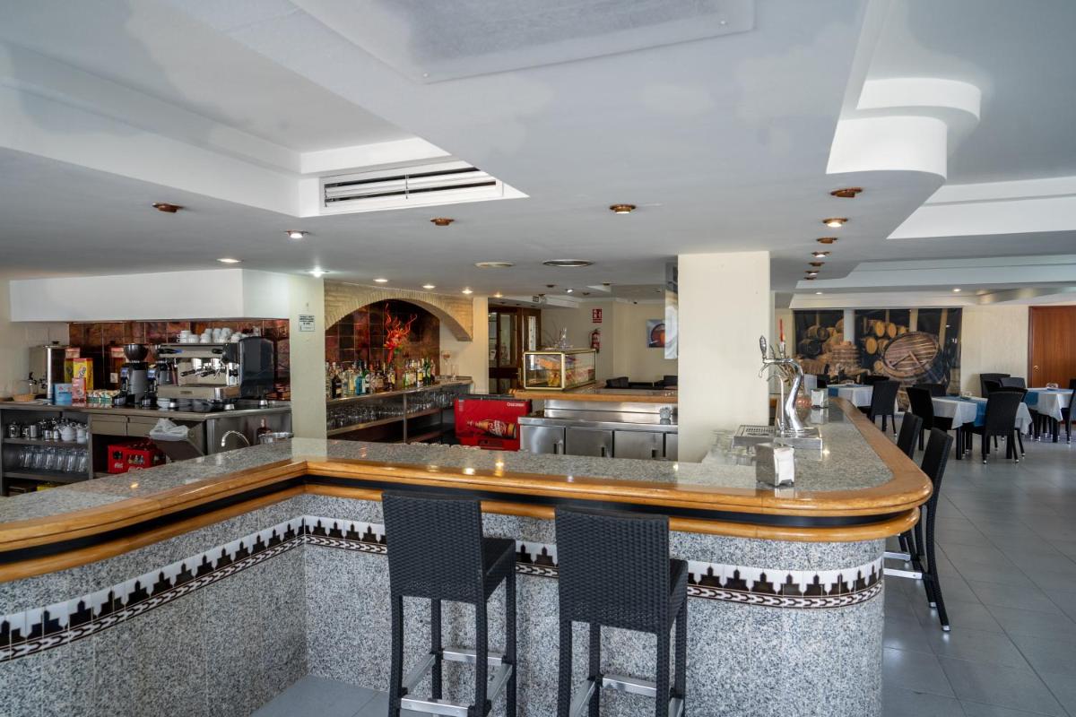 El salón o zona de bar de Hotel Balneario de Chiclana