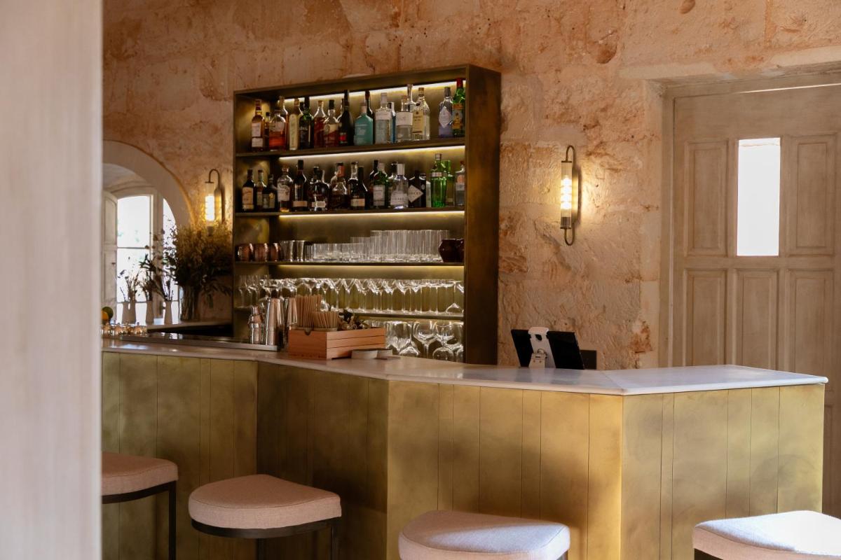 El salón o zona de bar de Vestige Son Vell