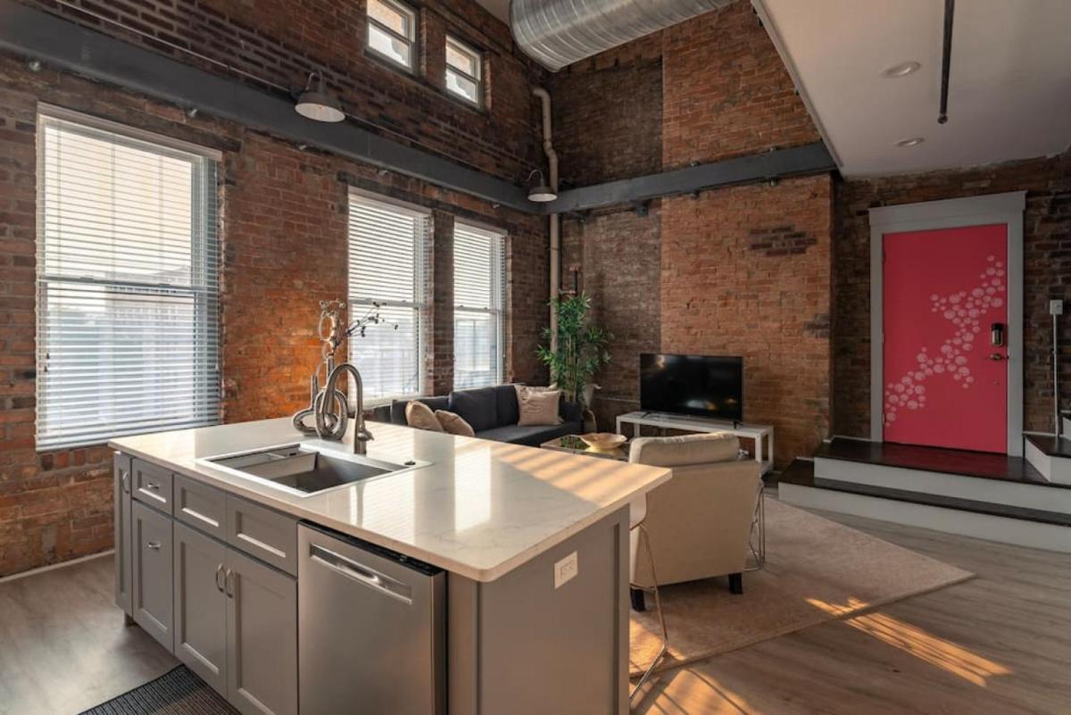 Entire Historic Building Sleeps 30 - Housity