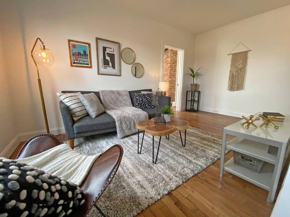 Explore Downtown and Mount Adams with River Views - Housity