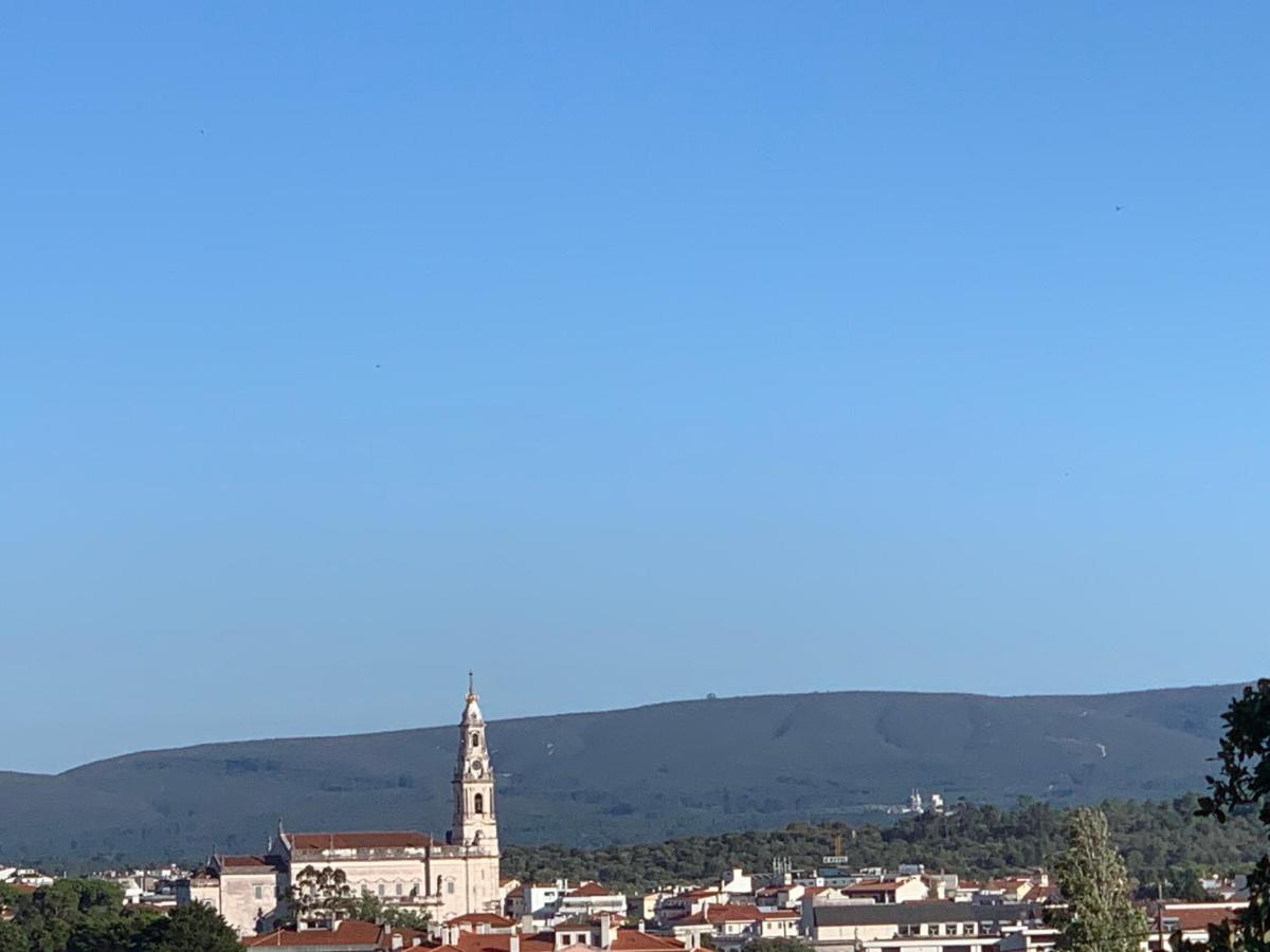 Uma vista geral da montanha ou uma vista da montanha a partir do hotel