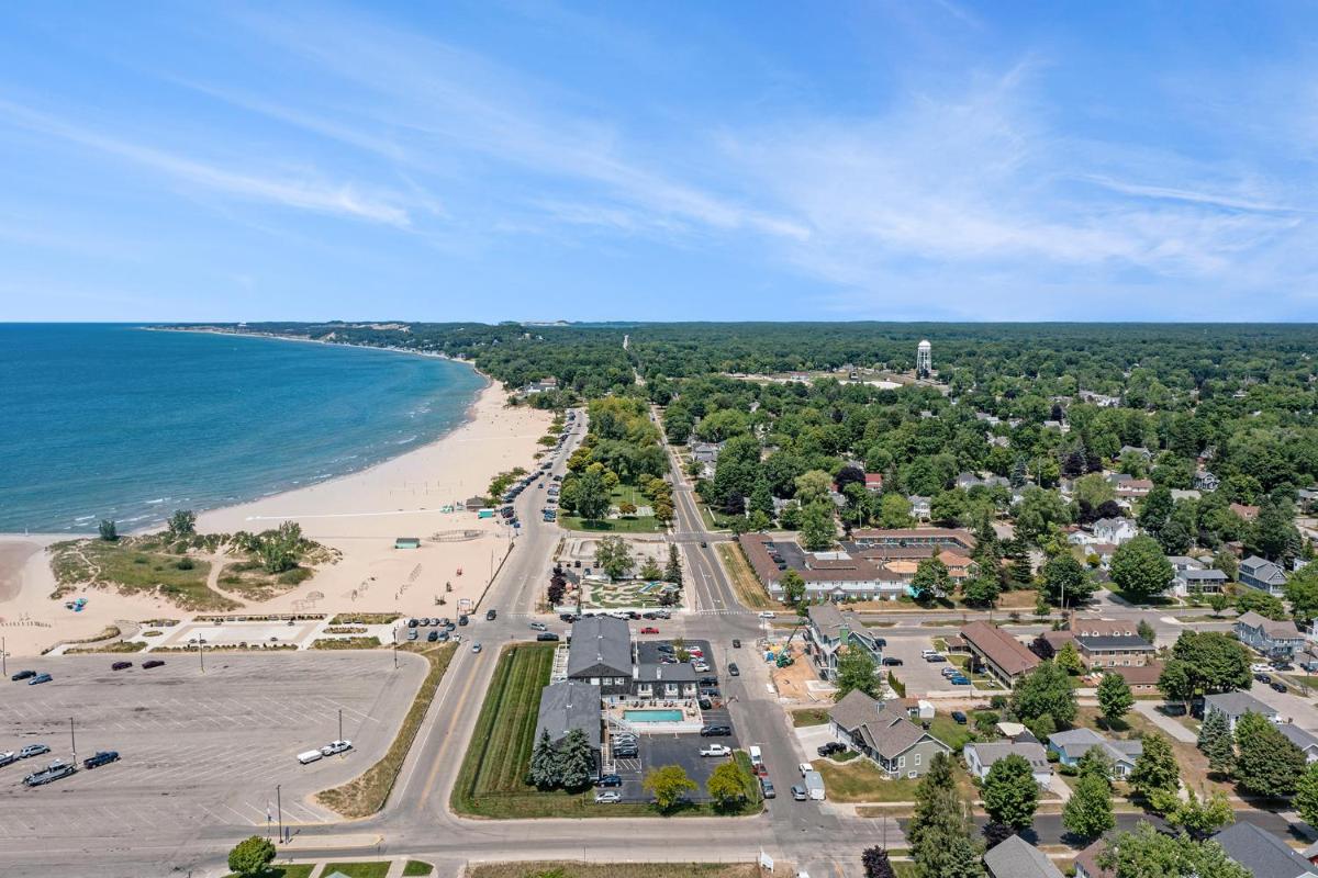 Snyders Shoreline Inn - Housity