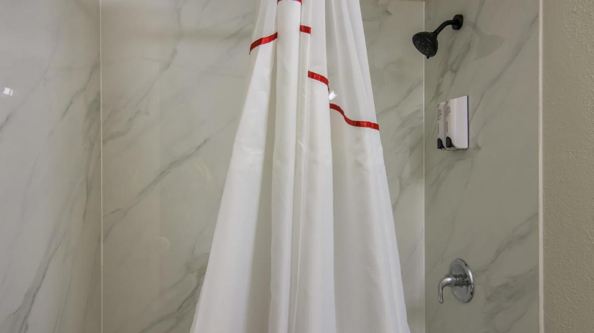 Red Roof Inn & Conference Center Chicago - Aurora Fox Valley - Housity