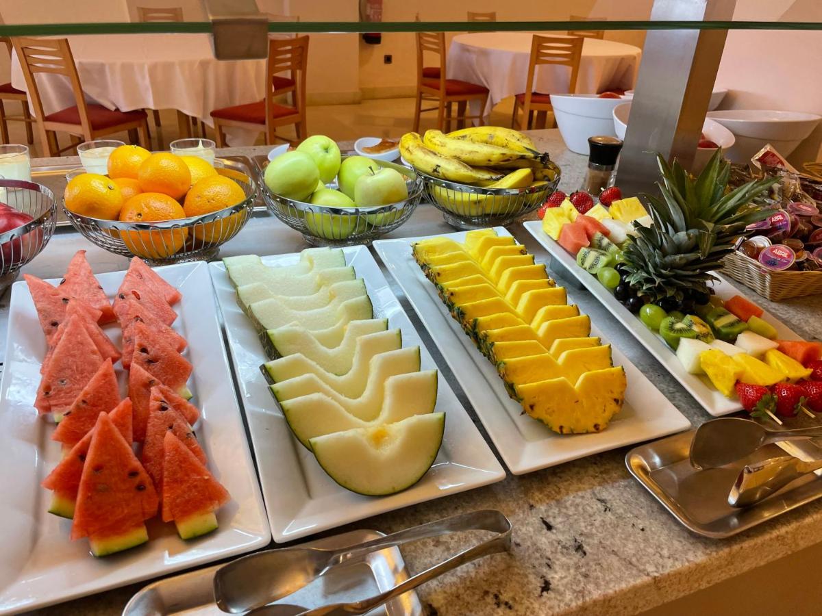 Comida en o cerca de este hotel