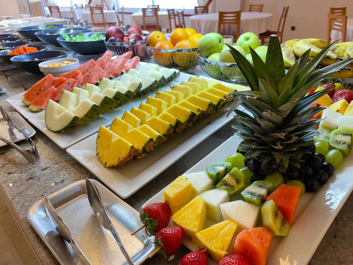 Comida en o cerca de este hotel